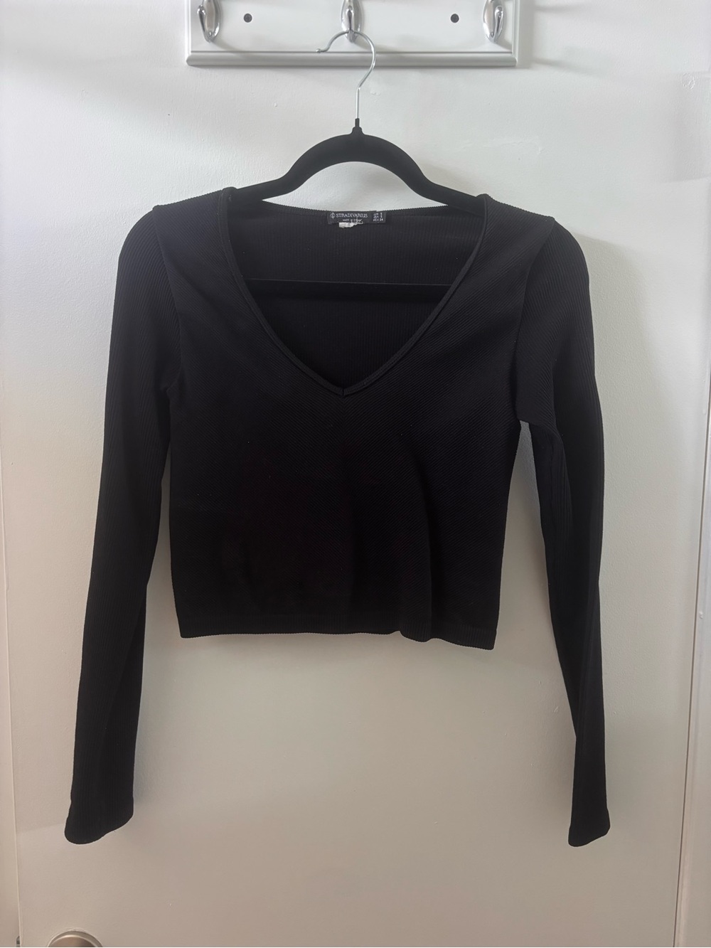 stradivarius Black Ribbed V-Neck Long Sleeve Crop Top